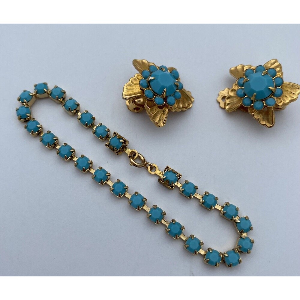 Vtg 1950’s -1960’s Blue Faux Stone Gold Toned Bracelet w/Clip On Earrings Set